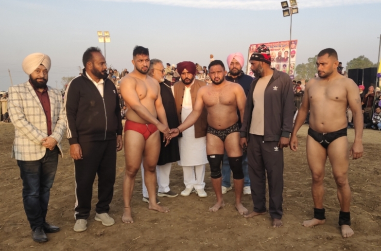 passport-size-photo-left