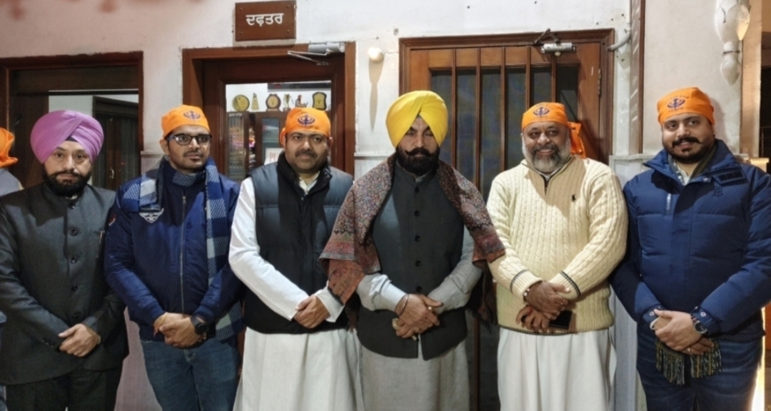 passport-size-photo-left