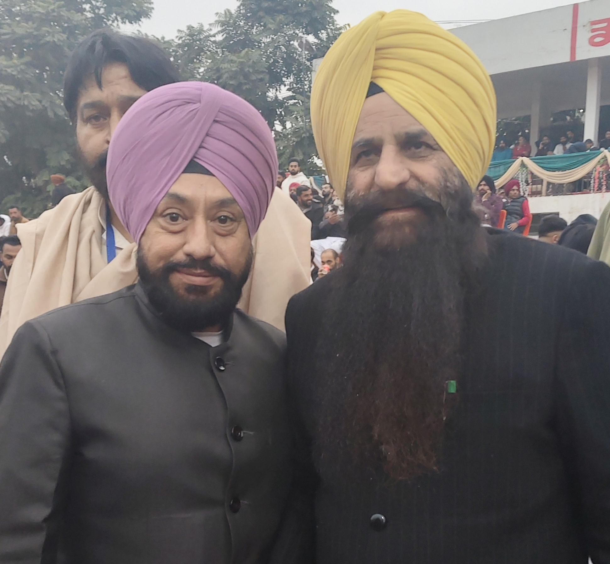 passport-size-photo-left